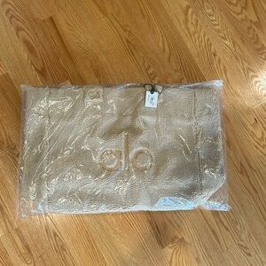 Alo Foxy Sherpa Tote